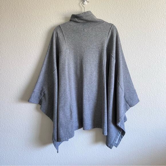 UGG Pichot Poncho - Picture 10 of 14